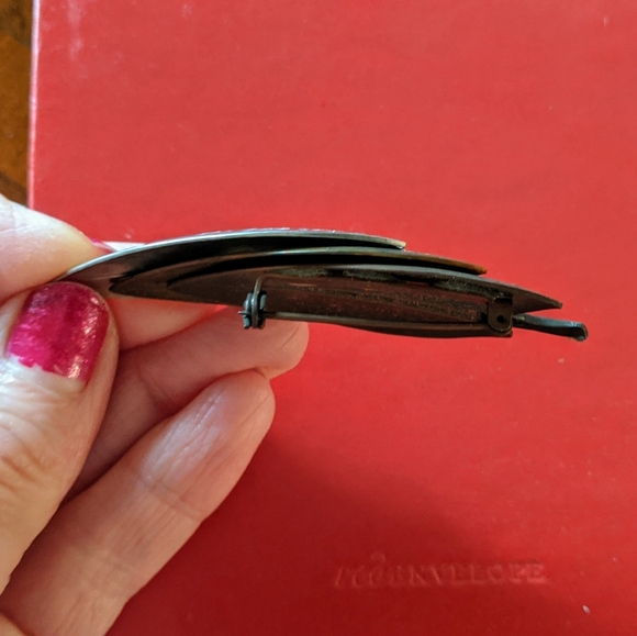 ☀️$10 or FREE W/ PURCHASE☀ Vintage Three Metal Pin - Picture 3 of 3